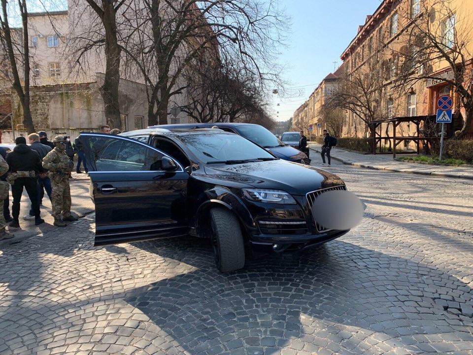 Ужгородський суд хоче віддати власнику арештований автомобіль-двійник (ФОТО)