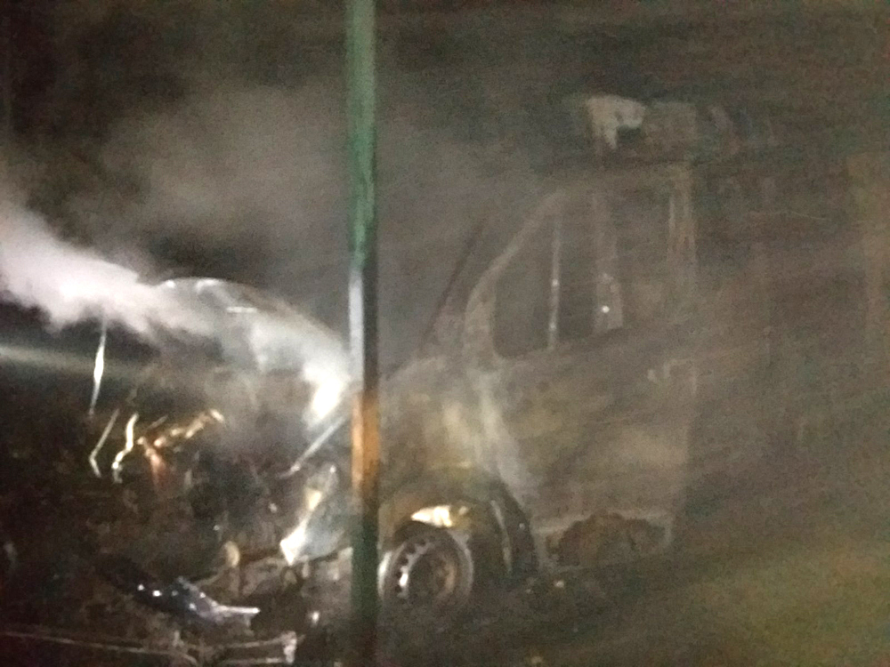 Гаряча ніч на Мукачівщині: горіло авто з вибуховими засобами