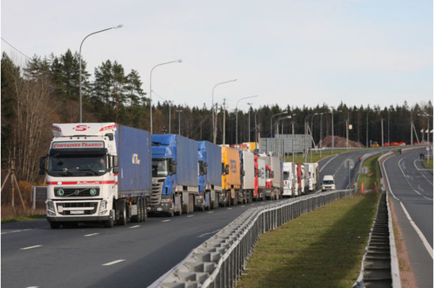 Перед пунктом пропуску «Ужгород-Вишнє Нємецьке» накопичилося 510 вантажівок