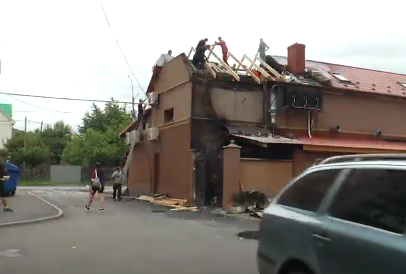 Двоє осіб причетні до пожежі в супермаркеті у Мукачеві (ВІДЕО)