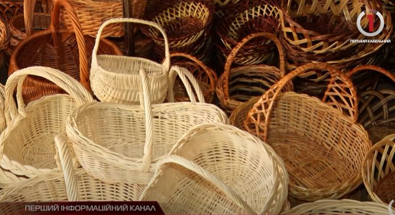 «Немає за що купити хліба»: в Ізі традиція лозоплетіння перетворилася на збиток (ВІДЕО)