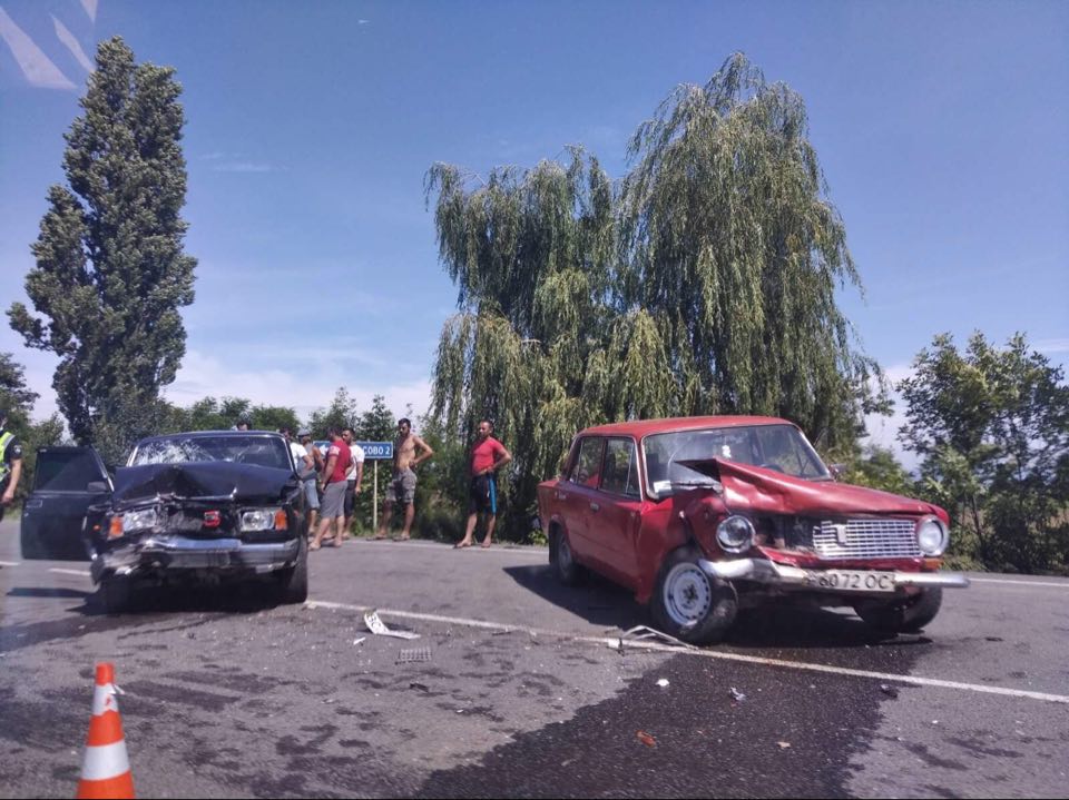 ДТП на Мукачівщині: автівки зім'яло наче бляшанки (ФОТО)