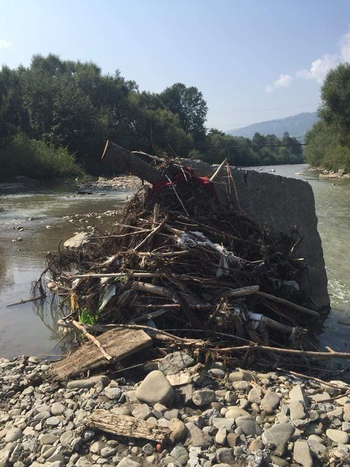 Закарпатські активісти ініціюють акцію прибирання ріки Тиса (ФОТО)