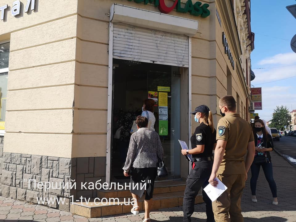 В Ужгороді перевірили секонд-хенди на дотримання правил карантину (ФОТО)