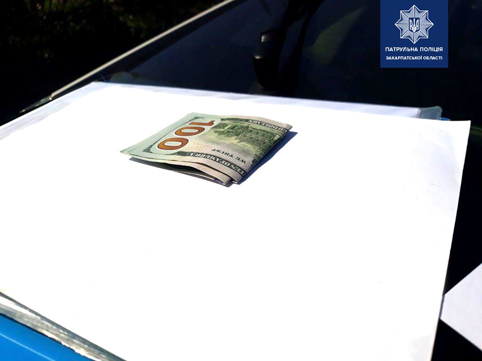 Нетверезий водій в Ужгороді намагався відкупитися від поліції (ФОТО)