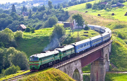 Укрзалізниця відновлює сполучення Харків-Рахів