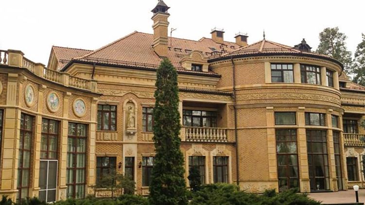 Туалети в мармурі, золото і дух Ющенка: що відомо про палац в Конча-Заспі, куди переїхав Зеленський (ФОТО, ВІДЕО)