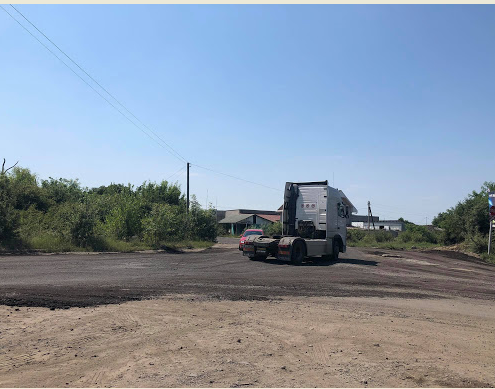 Аварійну частину Пряшівської об’їзної дороги в Мукачеві самотужки відремонтували перевізники (ВІДЕО)