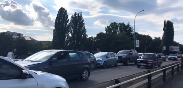 Масштабна ДТП в Ужгороді: три авто заблокували рух транспорту (ВІДЕО)