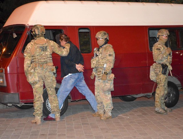 Луцький терорист: звільнення заручників, затримання спільника та купа зброї (ФОТО)