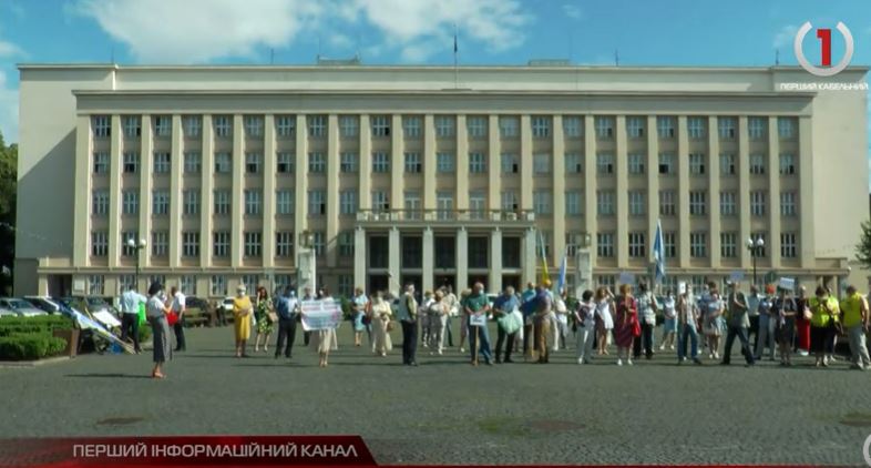Масовий протест: в Ужгороді відбулася акція профспілок (ВІДЕО)