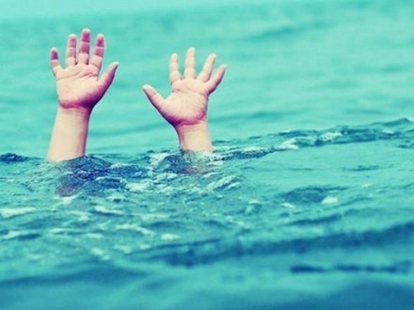 На Берегівщині 3-річна дитина втопилась в озері на очах у матері