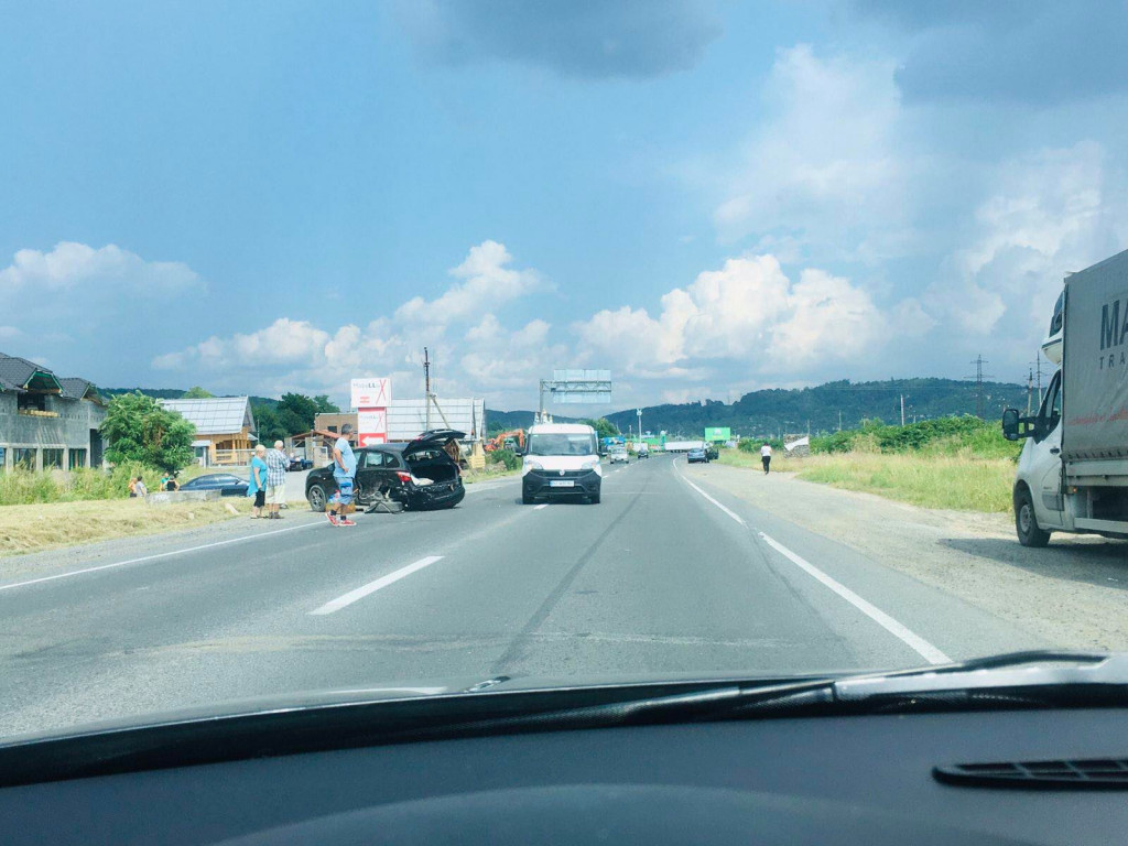 ДТП у Мукачеві: на об'їзній дорозі зіткнулося два авто (ФОТО)