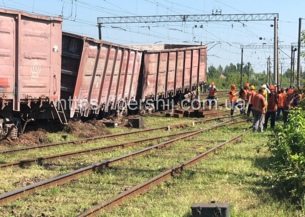 На Берегівщині потяг зійшов з рейок (ФОТО, ВІДЕО)
