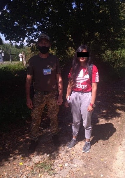 З Франківська до ЄС: на закарпатському кордоні затримали студентку-втікачку (ФОТО)