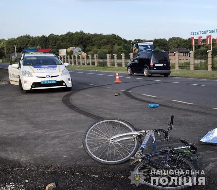 Смерть під колесами авто: у поліції розповіли подробиці ДТП у Виноградові за участі велосипедиста (ФОТО)