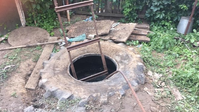 У Воронезькій області люди провалилися у вигрібну яму: серед багатьох загиблих є і діти