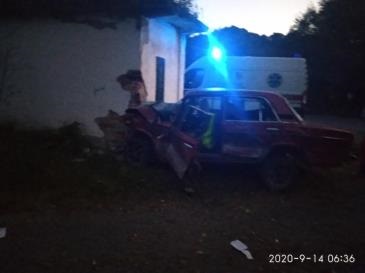 Смертельна ДТП на Іршавщині: авто врізалось у зупинку (ФОТО)