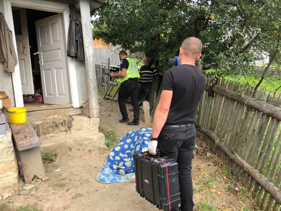 В Івано-Франківську онук зарізав свого дідуся і покалічив бабусю (ФОТО)