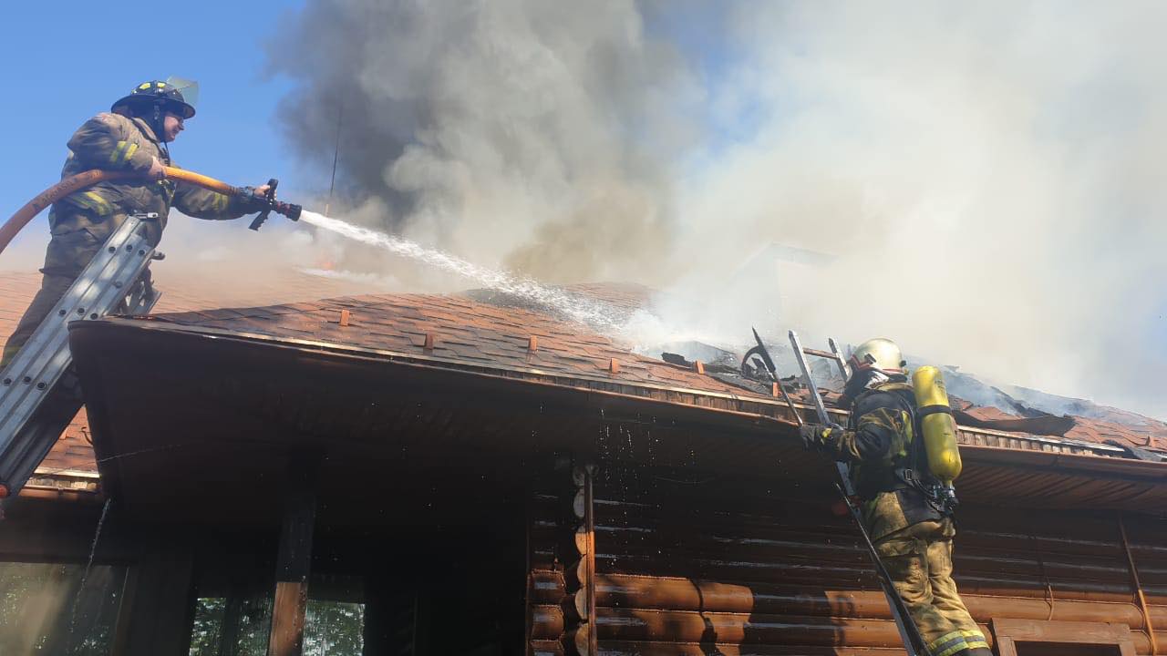 Фото/Відео пожежі в ресторані «Чарда»