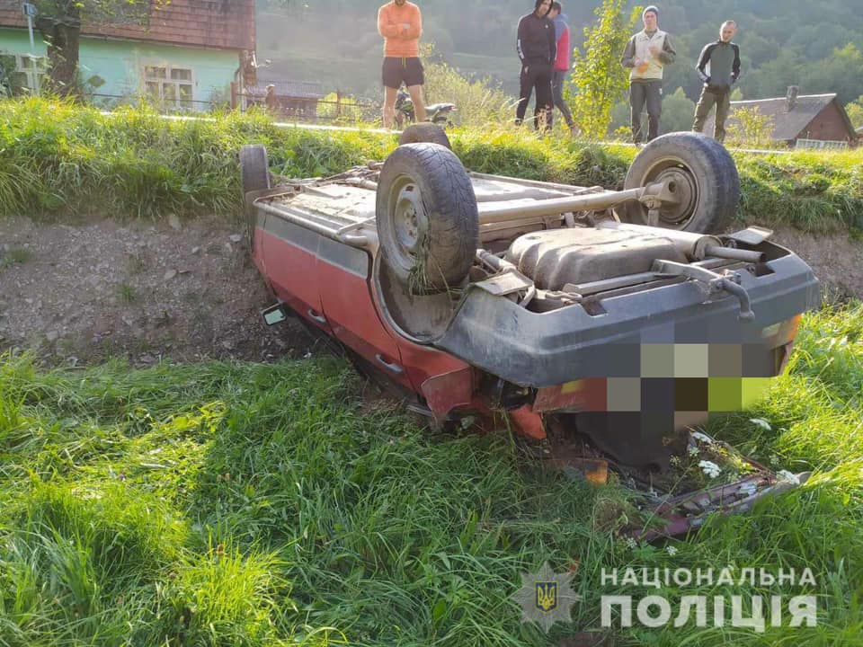 Неповнолітні на Рахівщині викрали авто заради розваги і потрапили в аварію (ФОТО)