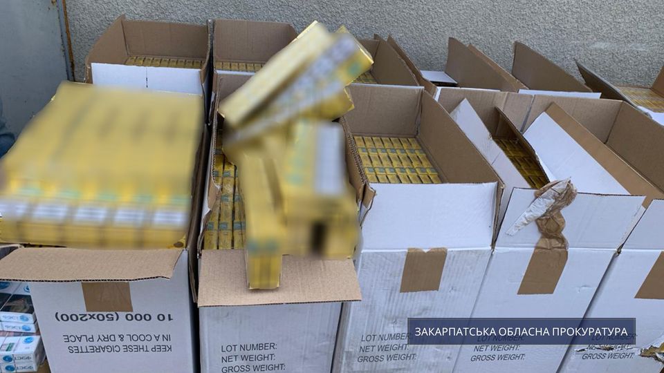 Тютюнова контрабанда: на Закарпатті вилучено цигарки на 400 тисяч гривень (ФОТО)