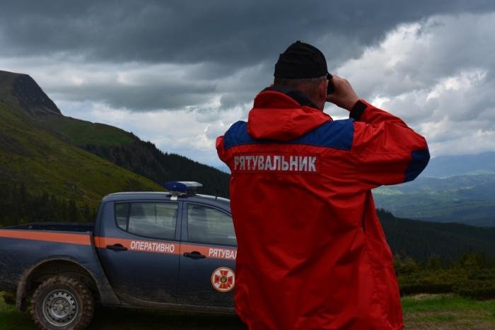 На Закарпатті в горах заблукали туристи з Київщини