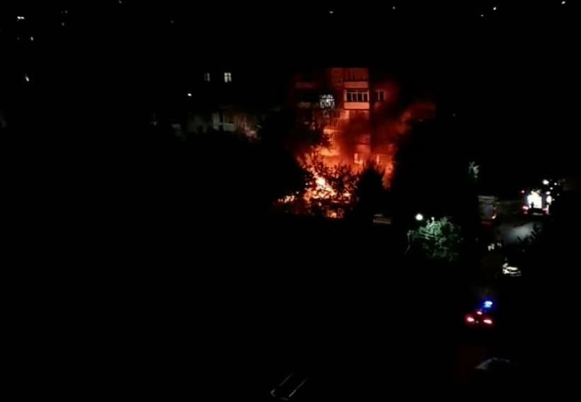 Нічна пожежа в Мукачеві: автомобіль згорів вщент (ФОТО)