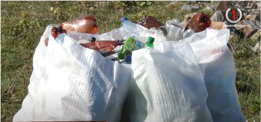 Міжнародний День прибирання: Міністр екології збирав сміття у Тисі (ВІДЕО)