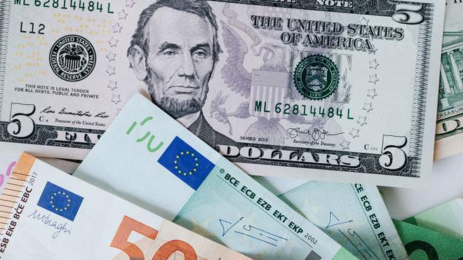 Курс валют на 29 вересня: євро перевищило 33 гривні, долар теж впевнено дорожчає