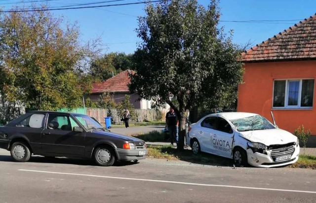 ДТП в Мукачеві: дорогу не поділили два автомобіля (ВІДЕО)