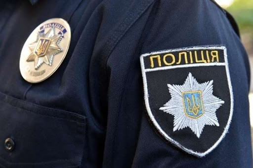 Кілька годин катував та знущався: в Києві поліцейський «вибивав» зізнання