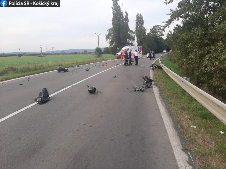 Мотоцикл розкидало вздовж дороги: у сусідній Словаччині смертельна аварія (ФОТО)