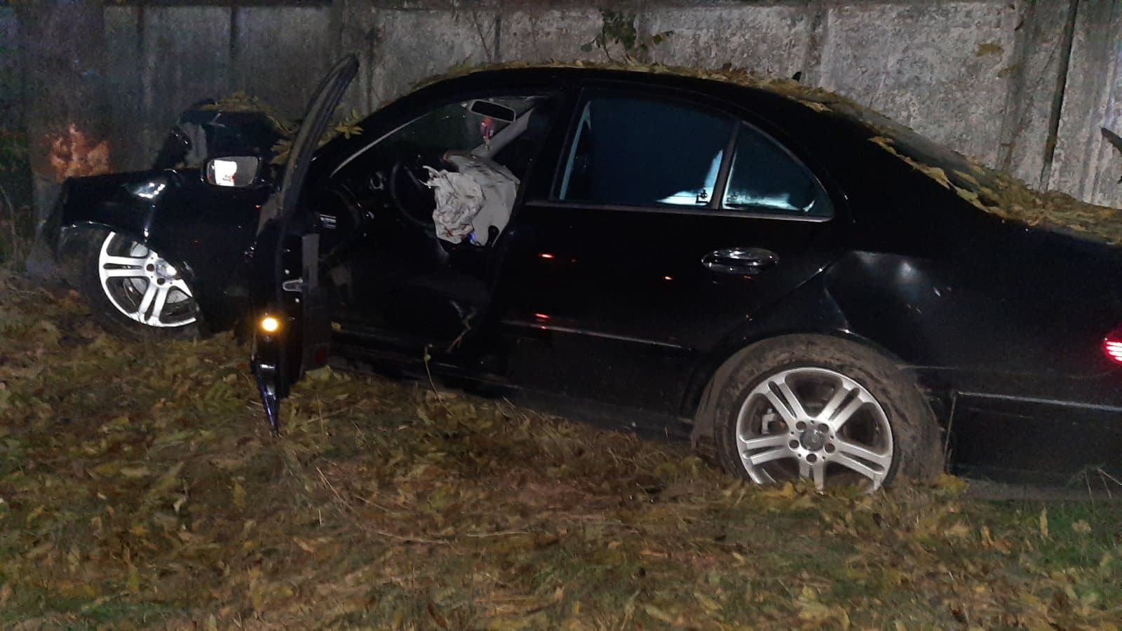 Вечірня аварія у Мукачеві: на місці події працюють рятувальники (ВІДЕО)