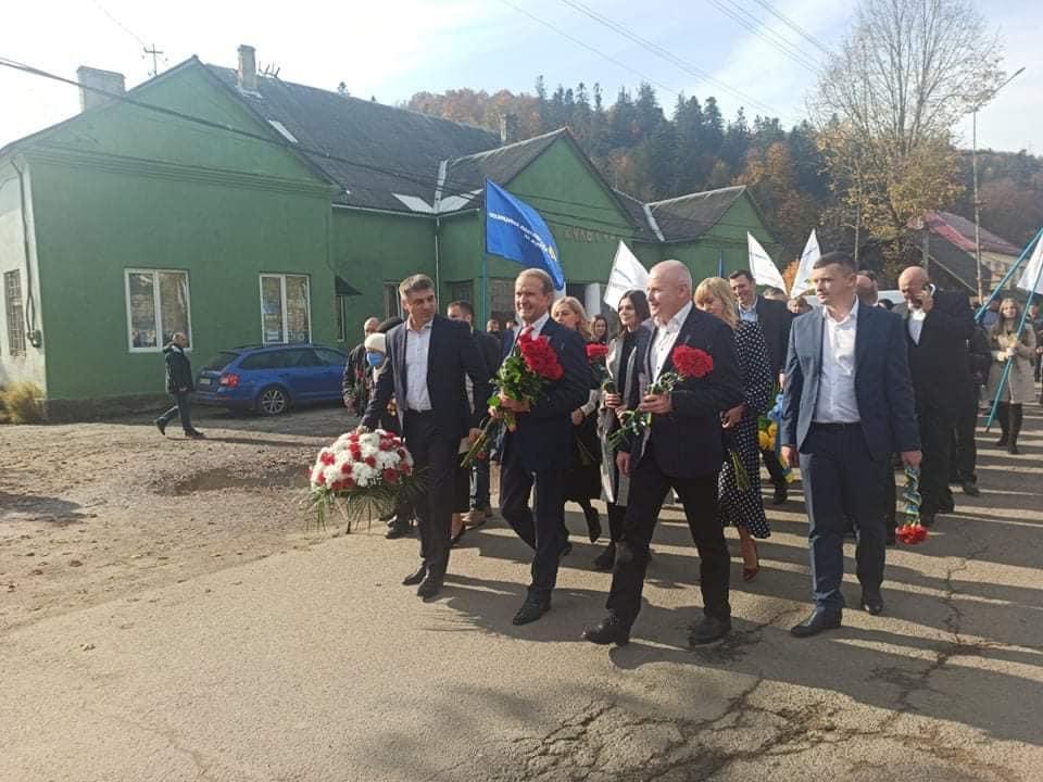 В День визволення України від фашистських загарбників на Закарпатті відбулися урочистості за участі представників політпартії «Опозиційна платформа - за життя» (ФОТО)