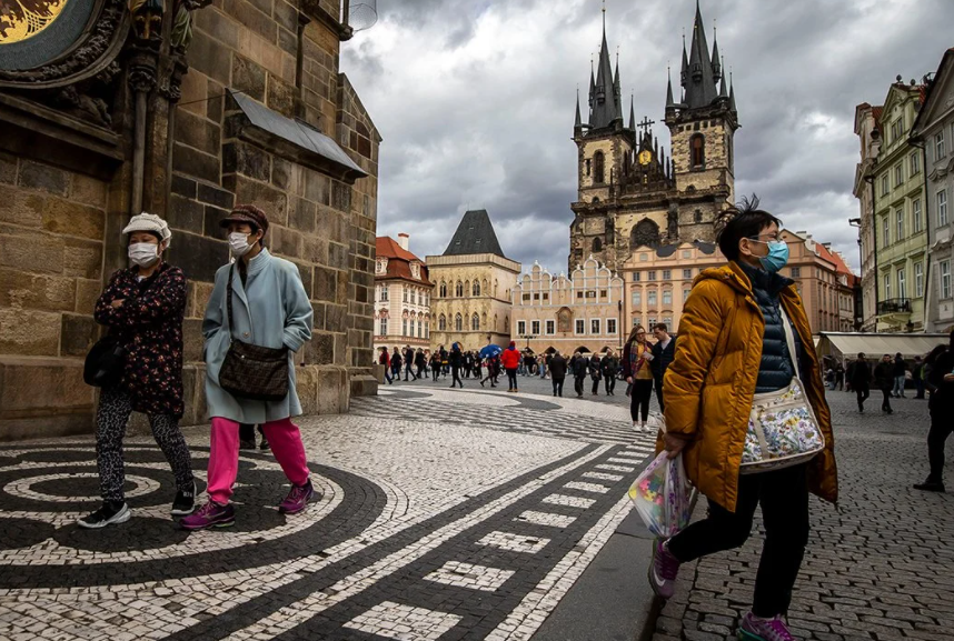 Уряд Чехії з 22 жовтня вводить жорсткий карантин через поширення коронавірусу