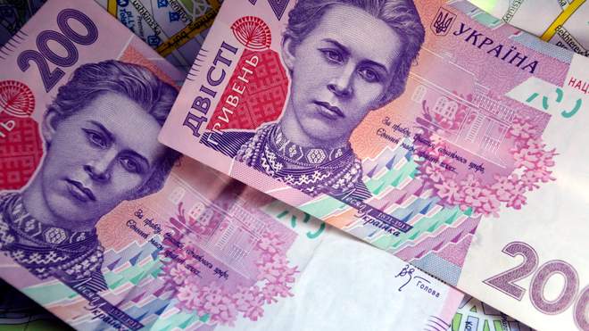Курс валют на 6 жовтня: гривня рекордно впала щодо долара, євро різко подорожчало
