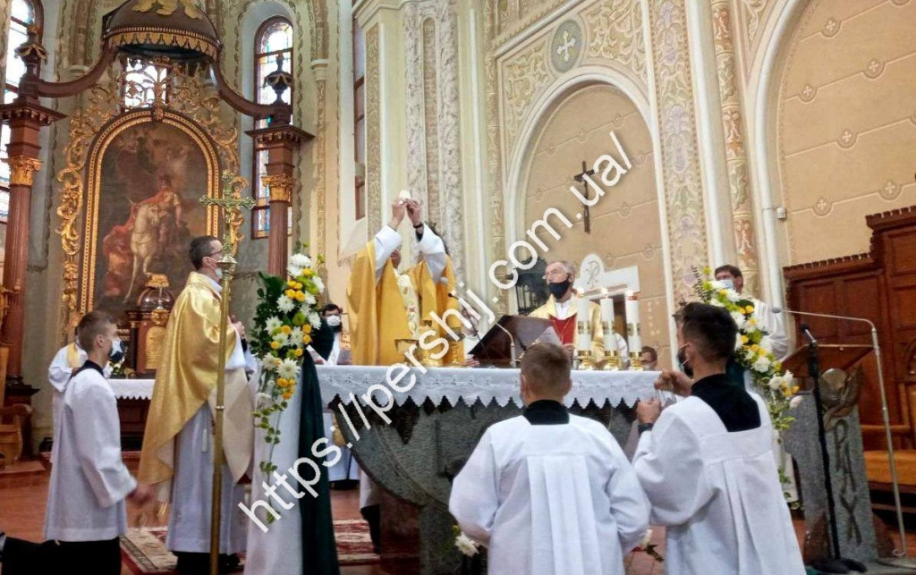 У Мукачеві відбулась урочиста служба на честь Святого Мартина (ФОТО)