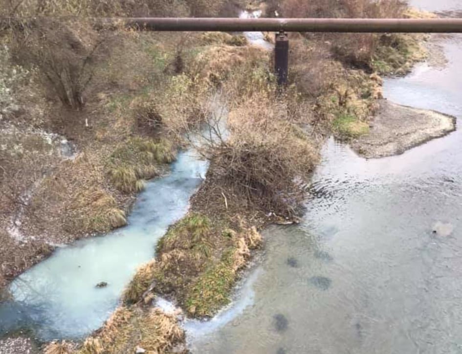 В Ужгородську річку зливають відходи невідомого походження (ФОТО) 
