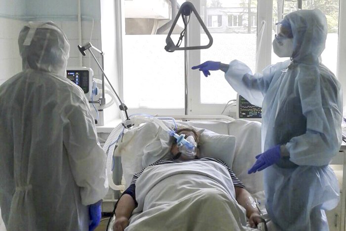 Обласний центр Закарпаття «горить»: лікарні переповнені «ковідними» хворими (ВІДЕО)