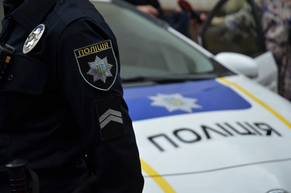 На Ужгородщині затримали чоловіків, які намагалися втекти від поліції на чужому авто (ВІДЕО)