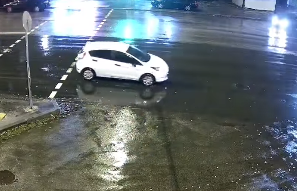 У Києві автомобіль "втік" від власника і потрапив у ДТП (ВІДЕО)