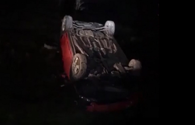Перекинута автівка: нічна аварія на Іршавщині (ФОТО)