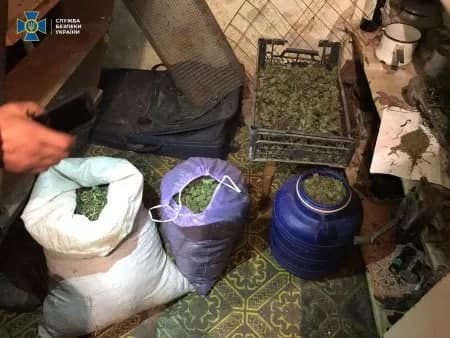 На Мукачівщині СБУ блокувала діяльність групи наркоторговців (ФОТО)