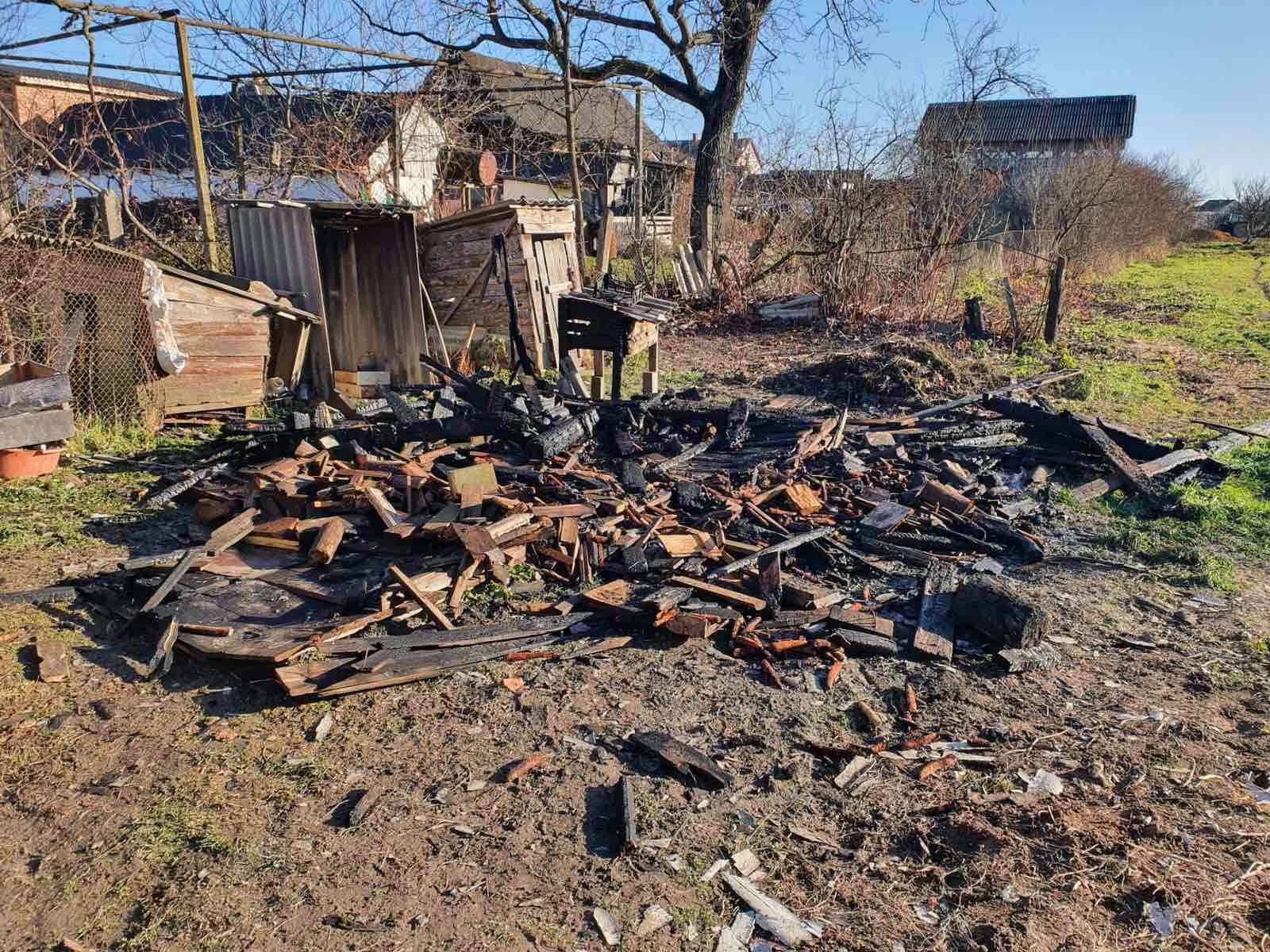 Пожежа на Виноградівщині: вогонь знищив будівлю (ФОТО)