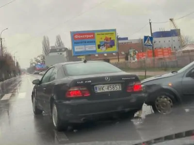 Передсвятковий день не обійшовся без автопригод: в Ужгороді сталася ДТП (ФОТО)