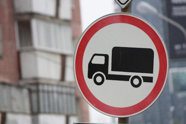 В Ужгороді заборонять проїзд вантажівкам вдень