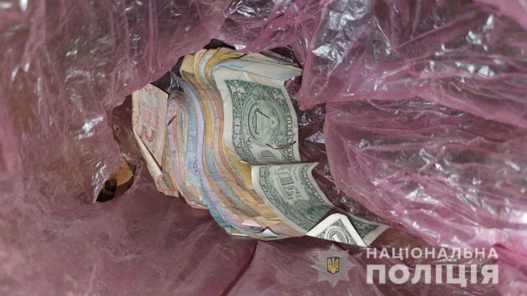 У Сваляві вкрадені з магазину гроші підлітки закопали у лісосмузі