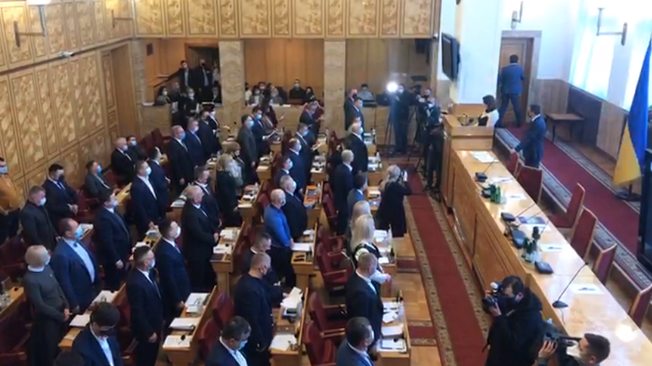 Повноважна попри відсутність трьох партій: в Ужгороді провели друге пленарне засідання обласної ради (ВІДЕО)