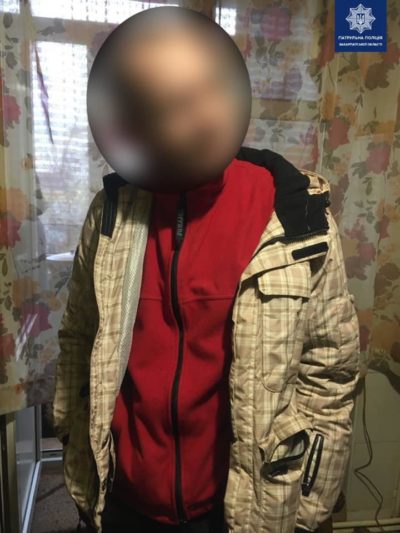 В Ужгороді затримали чоловіка зі зброєю